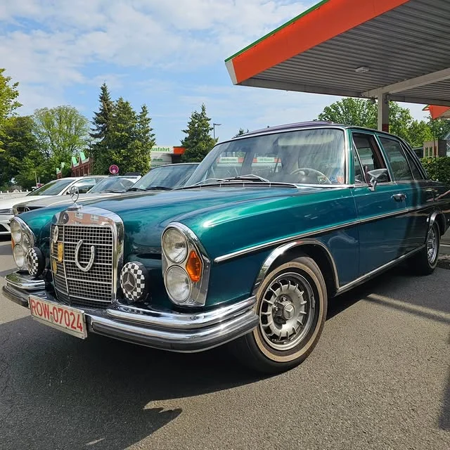 Mercedes 280 SE in Türkis