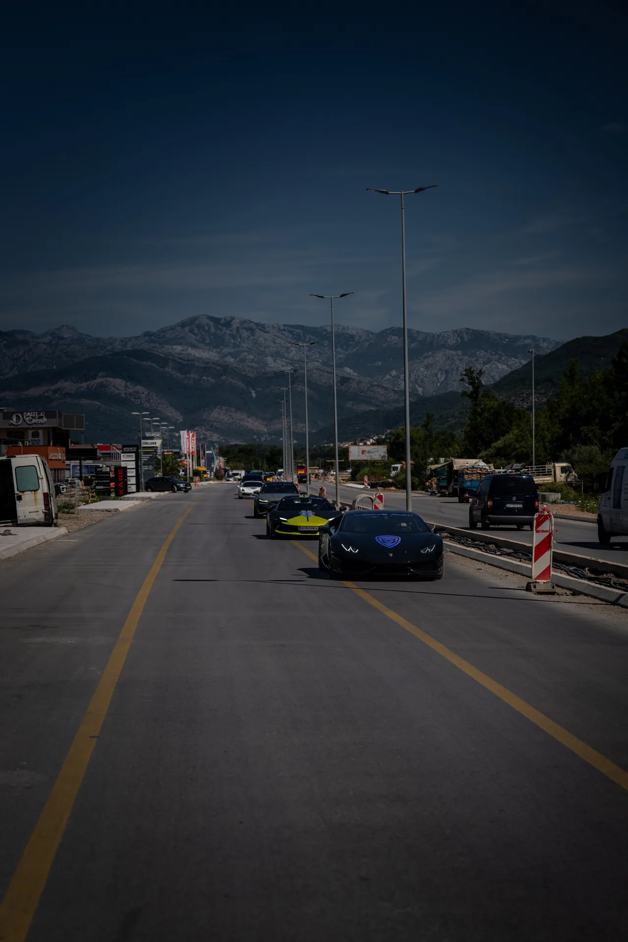 Sponsor-Convoy auf der Adria-Küstenstraße, Montenegro