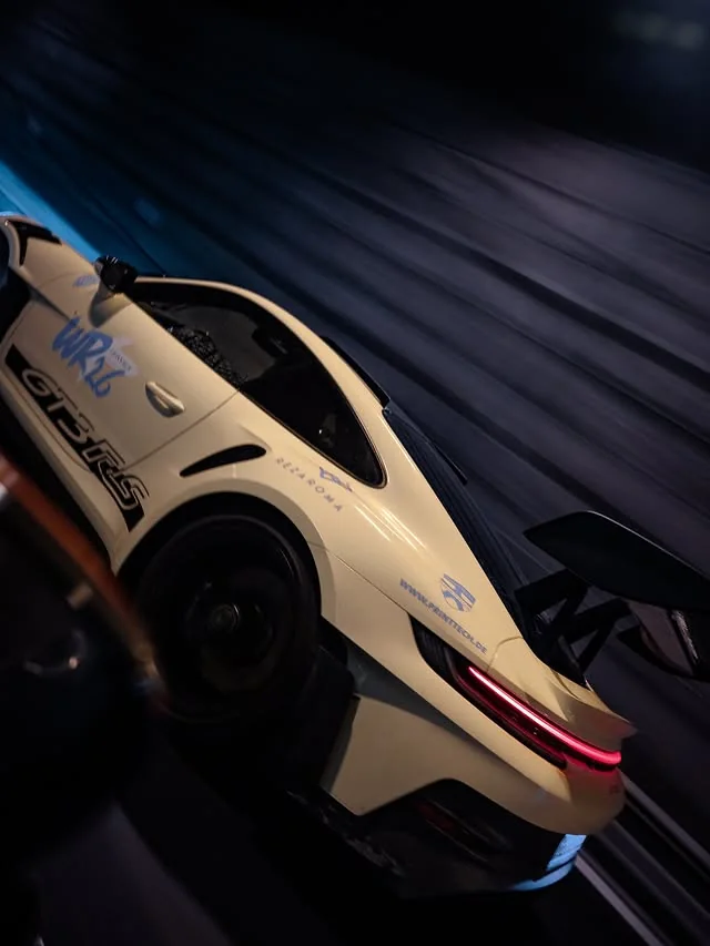 Rezaroma-Porsche GT3 RS im Markenauftritt